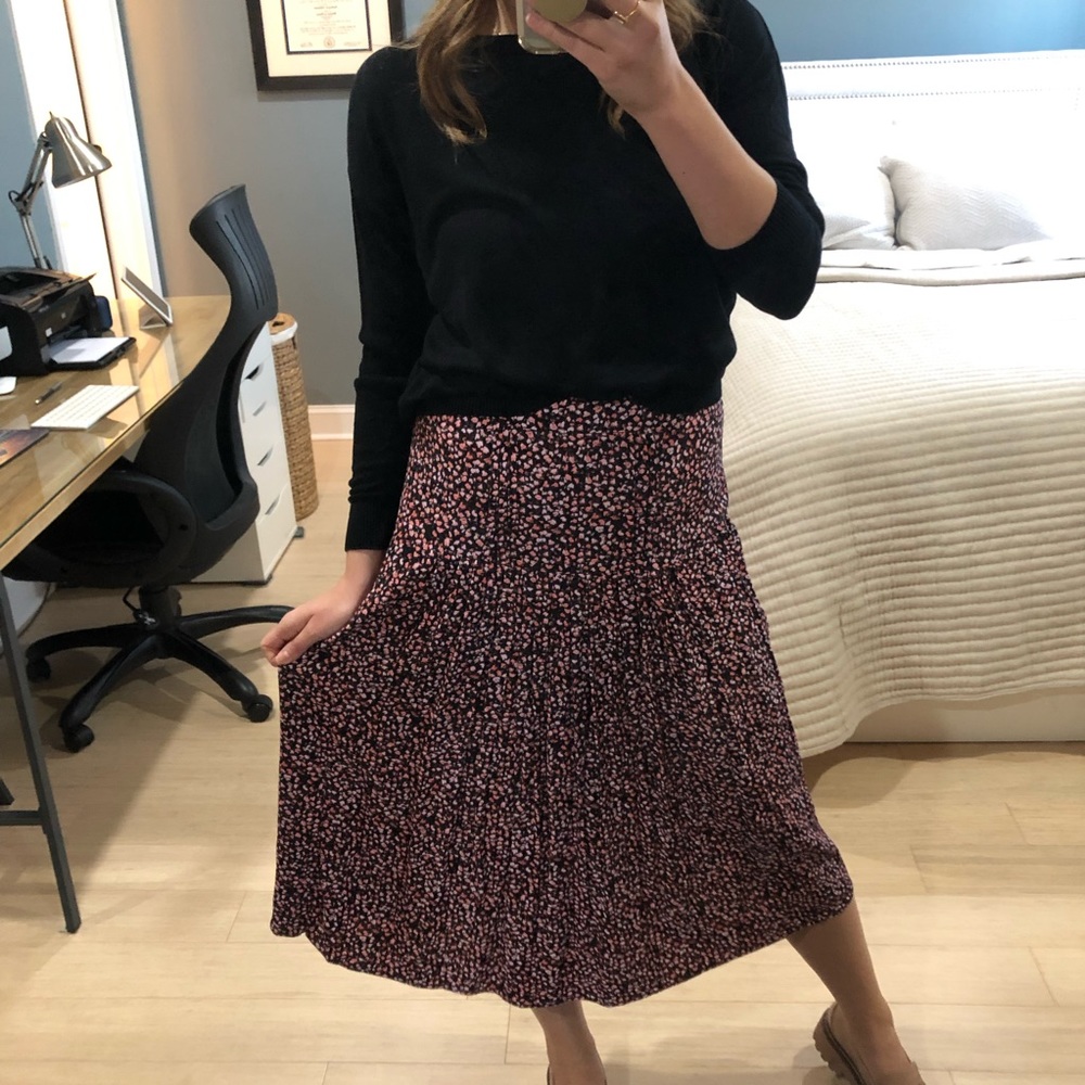 Chelsea28 Nordstrom EUC Pleated Black and Pink Floral Midi Skirt S